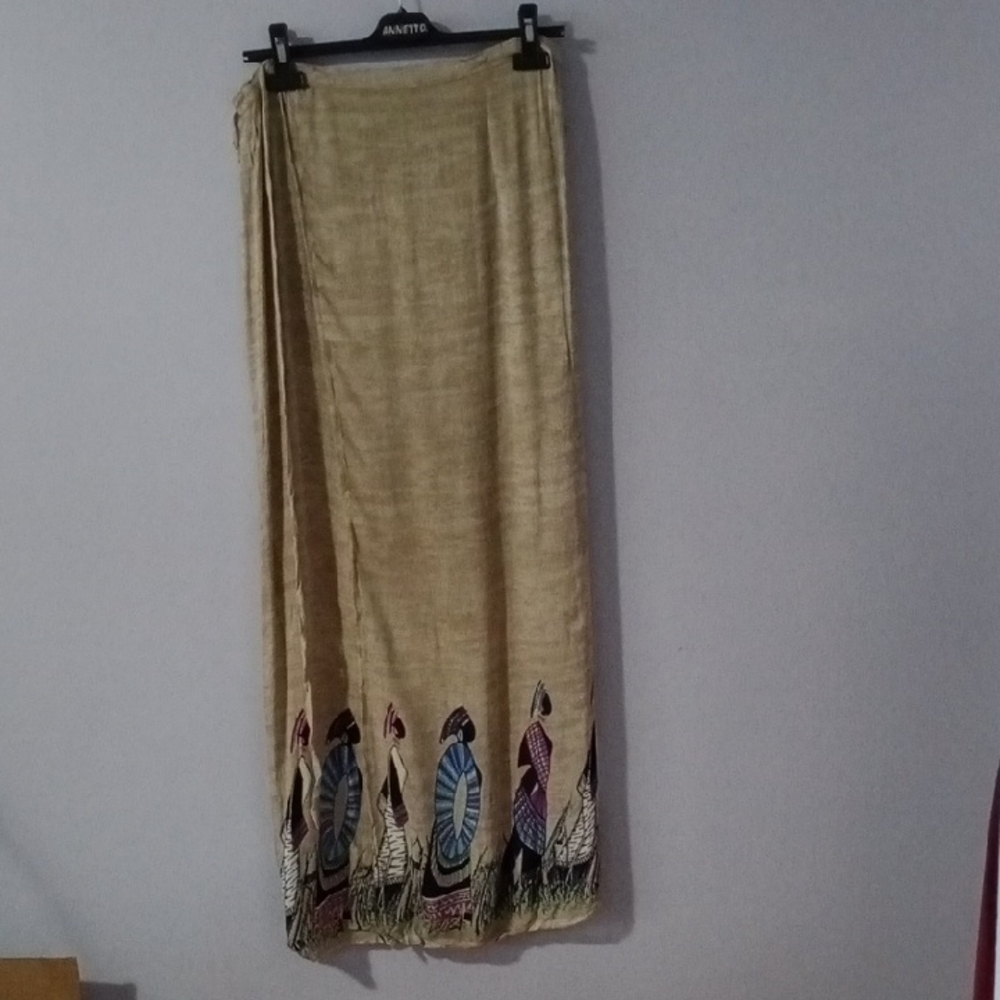 LOOK 100% rayon Elegant Beige Skirt with Artistic Design